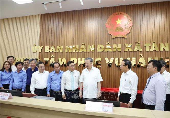 Tổng Bí thư Tô Lâm thăm Trung tâm dịch vụ hành chính công tại xã Tân Vĩnh Lộc, Thành phố Hồ Chí Minh. Ảnh: Thống Nhất – TTXVN