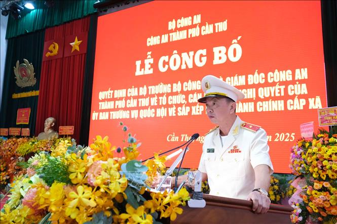 Thiếu tướng Huỳnh Việt Hòa, Giám đốc Công an thành phố Cần Thơ phát biểu tại Lễ công bố. Ảnh: Thanh Liêm - TTXVN