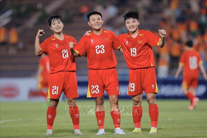 Cầu thủ Bích Thuỳ ghi bang nâng tỷ số lên 3-0. Ảnh: Minh Quyết - TTXVN