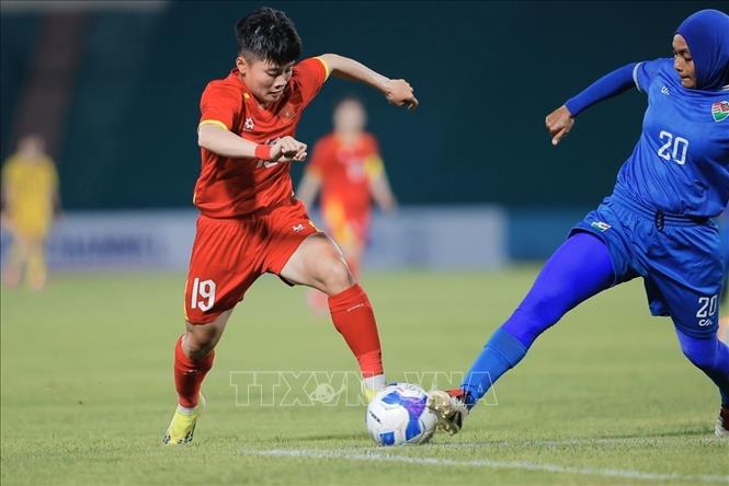 Pha lên bóng của Minh Chuyên (số 19, Việt Nam). Ảnh: Minh Quyết - TTXVN