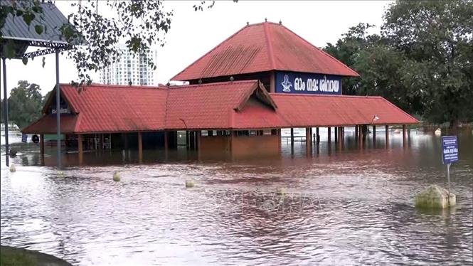 Ngập lụt do mưa lớn tại Kerala, Ấn Độ ngày 27/6/2025. Ảnh: ANI/TTXVN