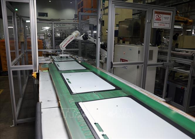 Dây chuyền sản xuất ti vi xuất khẩu ở nhà máy của Công ty TNHH Heesung Electronics Việt Nam, Khu công nghiệp Tràng Duệ, quận An Dương, thành phố Hải Phòng. Ảnh: Vũ Sinh - TTXVN