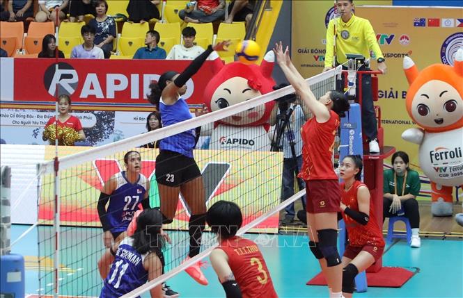 Tuyển Việt Nam (áo đỏ) thắng tuyển Philippines (áo xanh) 3-0. Ảnh: Hoàng Hùng - TTXVN