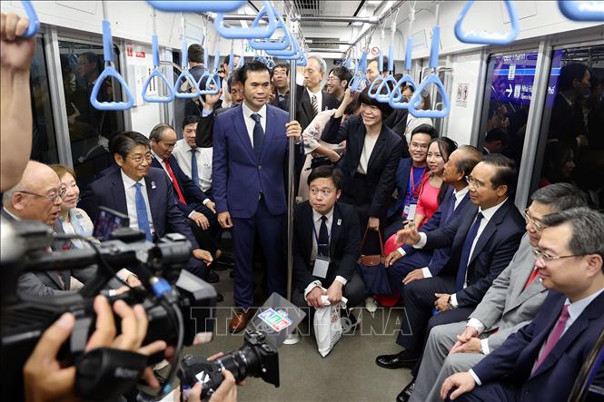 Lãnh đạo Thành phố Hồ Chí Minh cùng lãnh đạo các Bộ ngành Nhật Bản trong ngày khánh thành tuyến Metro số 1 Bến Thành - Suối Tiên. Ảnh: Thanh Vũ-TTXVN