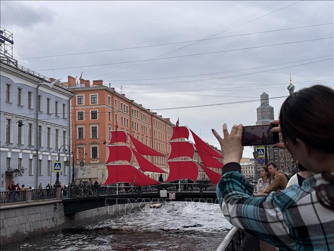 Lễ hội Cánh buồm đỏ thắm tại St.Petersburg. Ảnh: Tâm Hằng-PV TTXVN tại LB Nga
