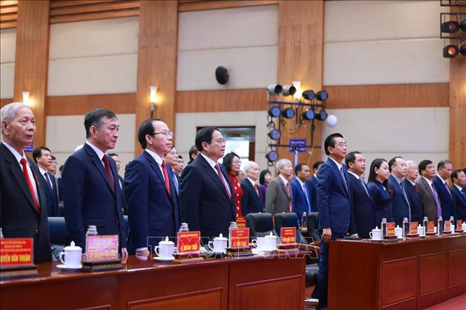 Thủ tướng Phạm Minh Chính và các đại biểu dự Lễ công bố các nghị quyết, quyết định của Trung ương về sáp nhập đơn vị hành chính cho thành phố Hải Phòng. Ảnh: Dương Giang-TTXVN
