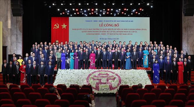 Chủ tịch nước Lương Cường với Lãnh đạo thành phố và 126 bí thư đảng uỷ xã, phường của thành phố Hà Nội. Ảnh: Lâm Khánh - TTXVN