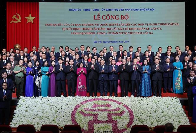 Chủ tịch nước Lương Cường với Lãnh đạo thành phố và 126 bí thư đảng uỷ xã, phường của thành phố Hà Nội. Ảnh: Lâm Khánh - TTXVN