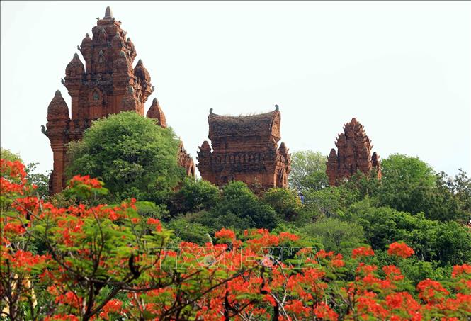 Tháp Po Klong Garai nằm trên ngọn đồi Trầu, phường Đô Vinh, thành phố Phan Rang - Tháp Chàm. Ảnh: Nhật Anh - TTXVN
 