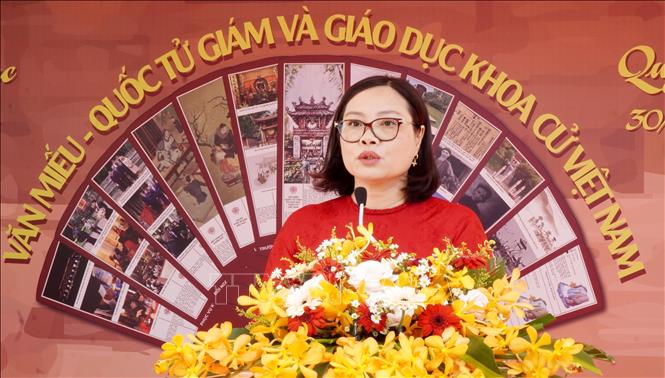 Bà Nguyễn Liên Hương, Phó Giám đốc Trung tâm Hoạt động Văn hóa Khoa học Văn Miếu - Quốc Tử Giám, phát biểu tại buổi lễ. Ảnh: Lê Phước Ngọc - TTXVN 