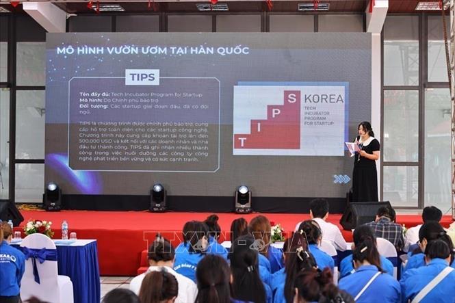 Quang cảnh hội thảo ứng dụng khoa học với khởi nghiệp đổi mới sáng tạo, chuyển đổi số. Ảnh: Minh Đức – TTXVN
