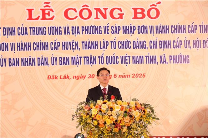 Ông Nguyễn Đình Trung, Ủy viên Trung ương Đảng, Bí thư Tỉnh ủy Đắk Lắk phát biểu nhận nhiệm vụ. Ảnh: Tuấn Anh – TTXVN