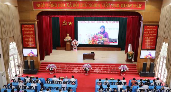 Điểm cầu trực tuyến tại phường Vĩnh Yên (Vĩnh Phúc) tiếp sóng Lễ công bố Nghị quyết, Quyết định của Trung ương về sáp nhập đơn vị hành chính tỉnh Phú Thọ (mới). Ảnh: Hoàng Hùng - TTXVN