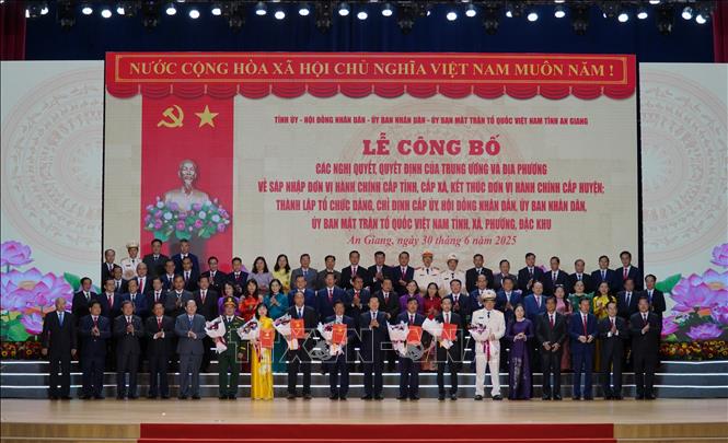 Ban Chấp hành Đảng bộ tỉnh An Giang nhiệm kỳ 2020 – 2025 gồm 67 đồng chí. Ảnh: Văn Sĩ - TTXVN                                   