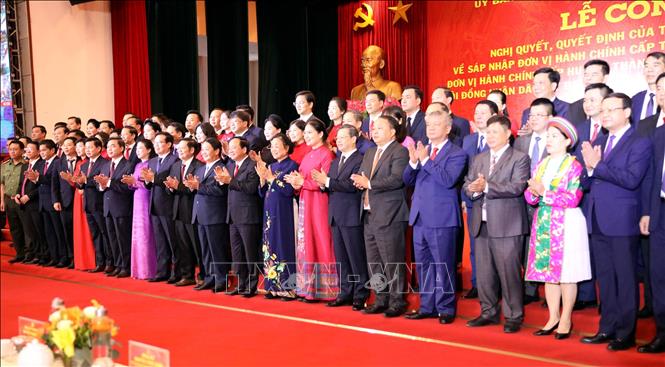 Ra mắt Ban Chấp hành Đảng bộ tỉnh Tuyên Quang. Ảnh: Quang Cường – TTXVN.