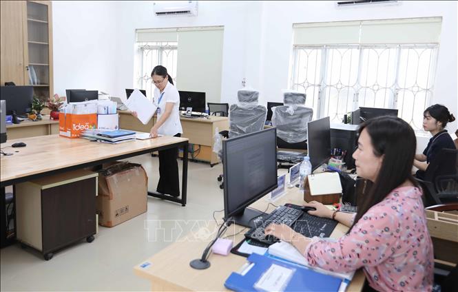 Phường Long Biên, thành phố Hà Nội đang hoàn tất việc chỉnh trang trụ sở, sẵn sàng cho lễ công bố vận hành chính quyền 2 cấp. Ảnh: Thành Phuơng – TTXVN
