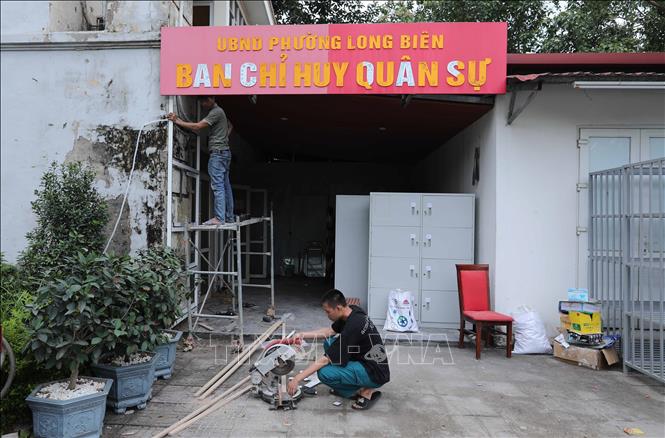 Phường Long Biên, thành phố Hà Nội đang hoàn tất việc chỉnh trang trụ sở, sẵn sàng cho lễ công bố vận hành chính quyền 2 cấp. Ảnh: Thành Phuơng – TTXVN