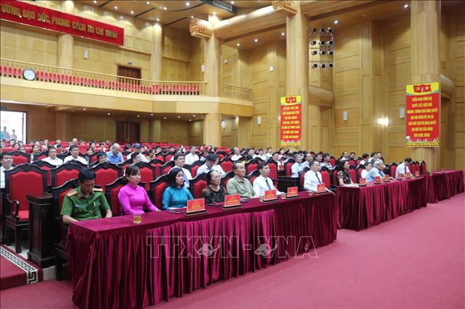 Các đại biểu tại điểm cầu phường Thuận Thành, tỉnh Bắc Ninh (mới) theo dõi lễ công bố. Ảnh: TTXVN phát