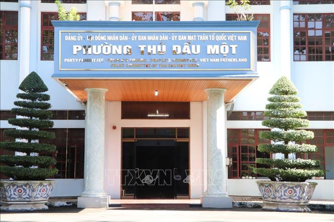 Đồng loạt 36 xã, phường mới trên địa bàn tỉnh Bình Dương đã đổi tên, biển hiệu và công bố sáp nhập. Ảnh: Huyền Trang - TTXVN