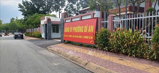 Đồng loạt 36 xã, phường mới trên địa bàn tỉnh Bình Dương đã đổi tên, biển hiệu và công bố sáp nhập. Ảnh: Huyền Trang - TTXVN