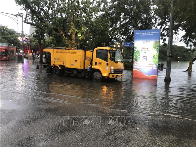 Đường Đinh Tiên Hoàng bị ngập. Ảnh: Nguyễn Thắng - TTXVN