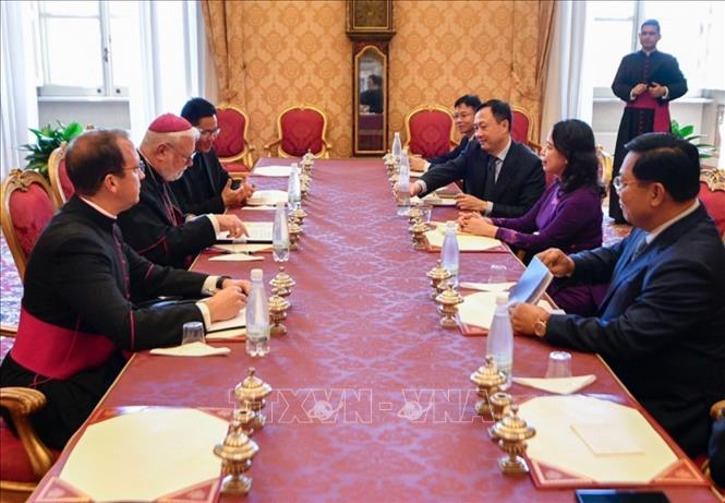 Phó Chủ tịch nước Võ Thị Ánh Xuân gặp Bộ trưởng Ngoại giao Vatican Paul Richard Gallagher. Ảnh: TTXVN phát