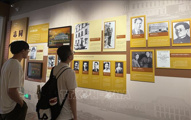 An exhibition on President Ho Chi Minh’s revolutionary career in China has been jointly held by the Guangdong Museum of Revolutionary History of China and the Ho Chi Minh Museum of Vietnam. VNA Photo: Mạc Luyện