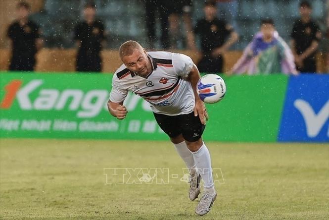 Pha dứt điểm bằng đầu của danh thủ Wes Brown. Ảnh: Minh Quyết - TTXVN