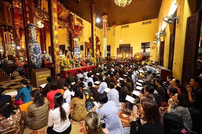 Tăng, Ni nguyện cầu cho đất nước bước vào giai đoạn phát triển mới, thành công. Ảnh: Minh Đức - TTXVN