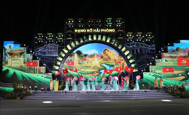 Toàn cảnh Chương trình nghệ thuật “Rạng rỡ Hải Phòng”. Ảnh: Hoàng Ngọc - TTXVN 