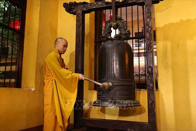 Ba hồi chuông, trống bát nhã vang lên vào đúng thời khắc 06 giờ – thời điểm chính thức vận hành mô hình chính quyền địa phương hai cấp tại các tỉnh, thành phố trong cả nước. Ảnh: Minh Đức - TTXVN

