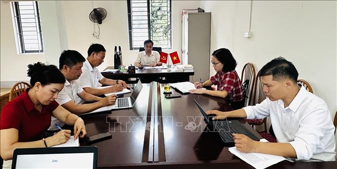 Ngày làm việc đầu tiên ở xã Phú Ling (Tuyên Quang). Ảnh: Đức Thọ - TTXVN