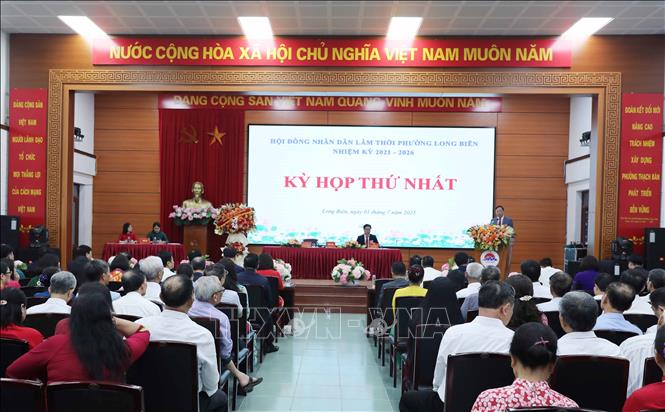 Quang cảnh kỳ họp thứ nhất Hội đồng Nhân dân phường Long Biên, Hà Nội, ngày đầu thực hiện chính quyền 2 cấp. Ảnh: Thành Phuơng – TTXVN