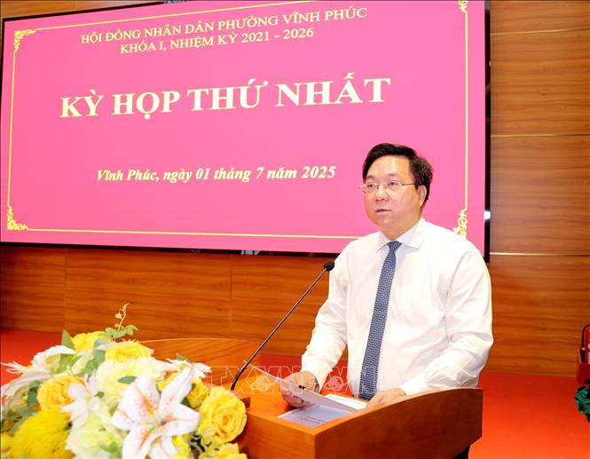 Chủ tịch UBND tỉnh, Phó Bí thư Tỉnh ủy Phú Thọ Trần Duy Đông phát biểu tại kỳ họp. Ảnh: Hoàng Hùng-TTXVN