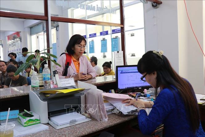 Phường Nha Trang, tỉnh Khánh Hòa, trong ngày đầu tiên giải quyết thủ tục hành chính công cho người dân khi hệ thống chính quyền 2 cấp hoạt động chính thức. Ảnh: Phan Sáu - TTXVN