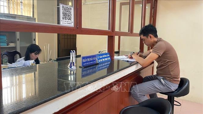 Trong ngày đầu vận hành chính quyền 2 cấp, chỉ có rải rác vài người dân tại đặc khu Côn Đảo tới làm thủ tục hành chính công. Ảnh: Hoàng Nhị - TTXVN