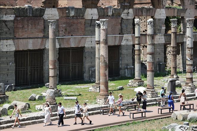 Trời nắng gay gắt tại Rome, Italy ngày 27/6/2025. Ảnh: THX/TTXVN