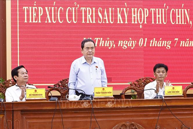Chủ tịch Quốc hội Trần Thanh Mẫn tiếp xúc cử tri sau Kỳ họp thứ 9 tại Cần Thơ. Ảnh: Doãn Tấn - TTXVN