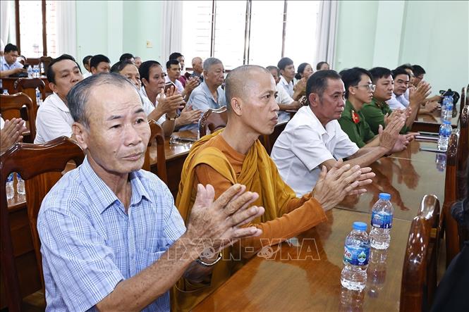 Cử tri xã Vị Thuỷ tham dự hội nghị. Ảnh: Doãn Tấn - TTXVN