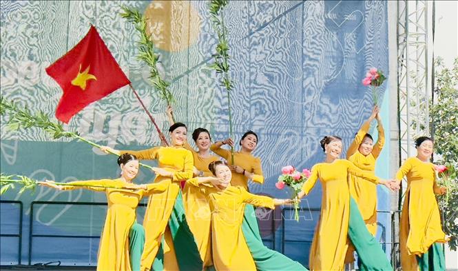 Tiết mục múa tại Ngày Văn hóa Việt Nam. Ảnh: TTXVN phát
