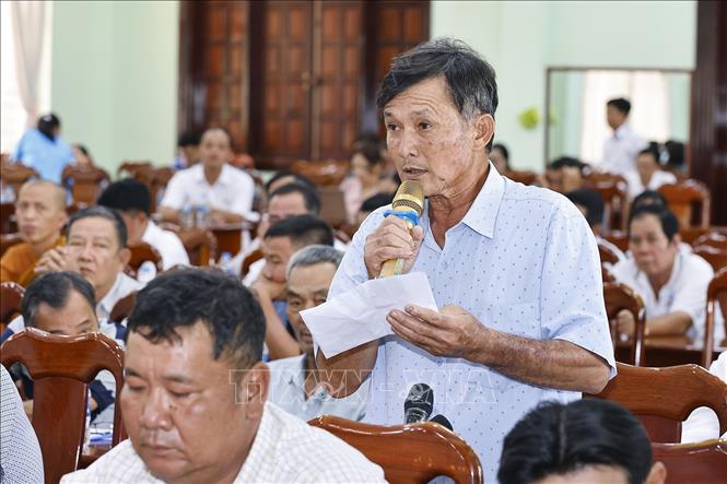 Cử tri Khả Văn Tui phát biểu ý kiến. Ảnh: Doãn Tấn - TTXVN