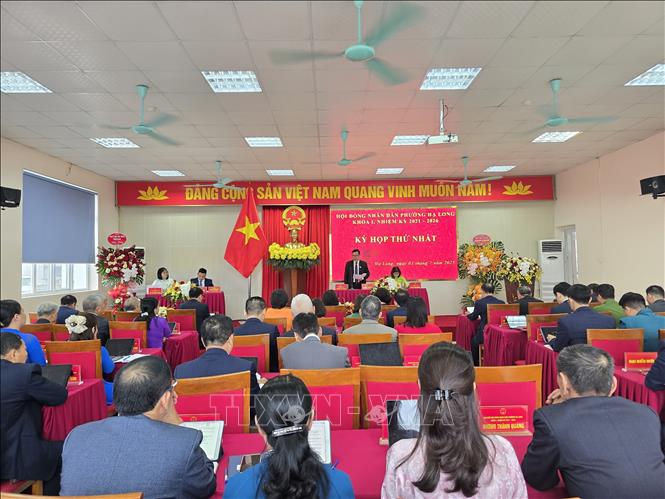 Kỳ họp thứ nhất, HĐND phường Hạ Long nhiệm kỳ (2021-2026). Ảnh: Thanh Vân- TTXVN
