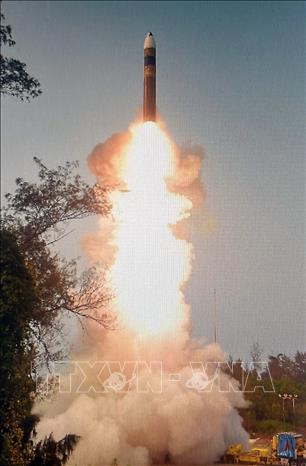(Tư liệu) Một vụ thử nghiệm tên lửa Agni-5 do Tổ chức Nghiên cứu và Phát triển Quốc phòng Ấn Độ (DRDO) thực hiện. Ảnh: ANI/TTXVN