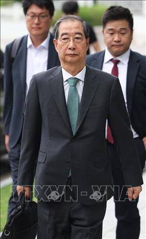 Cựu Thủ tướng Hàn Quốc Han Duck Soo trình diện tại Văn phòng công tố cấp cao Seoul ngày 2/7/2025. Ảnh: Yonhap/TTXVN