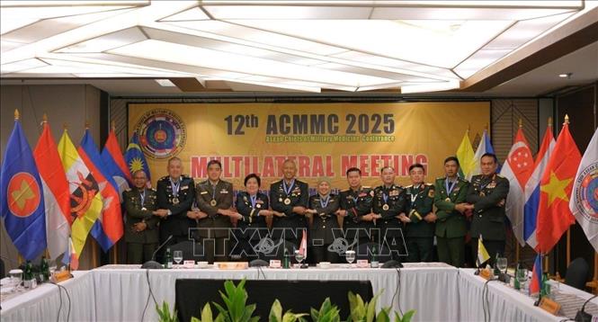 Lãnh đạo Quân y 10 nước ASEAN và Timor-Leste tại hội nghị. Ảnh: Minh Thái - PV TTXVN tại Indonesia