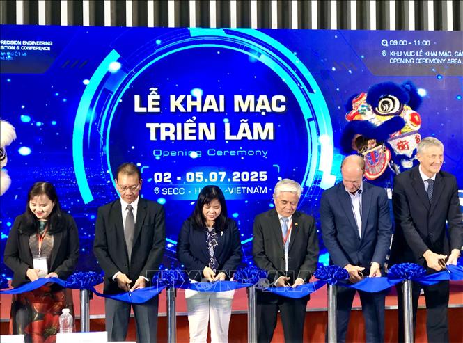 Các đại biểu thực hiện nghi thức khai mạc MTA Vietnam 2025. Ảnh: Mỹ Phương – TTXVN.
