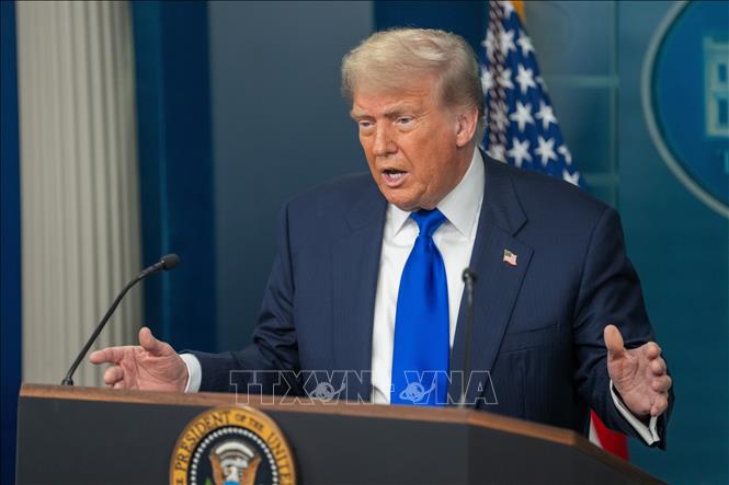 Tổng thống Mỹ Donald Trump phát biểu họp báo tại Nhà Trắng ở Washington, DC. Ảnh: THX/TTXVN