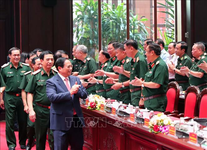 Thủ tướng Phạm Minh Chính với các đại biểu tại Hội nghị Quân chính toàn quân 6 tháng đầu năm 2025. Ảnh: Trọng Đức - TTXVN