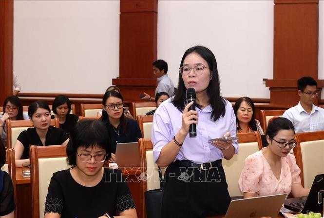 Phóng viên báo Lao Động đặt câu hỏi tại buổi Họp báo. Ảnh: Phạm Hậu - TTXVN