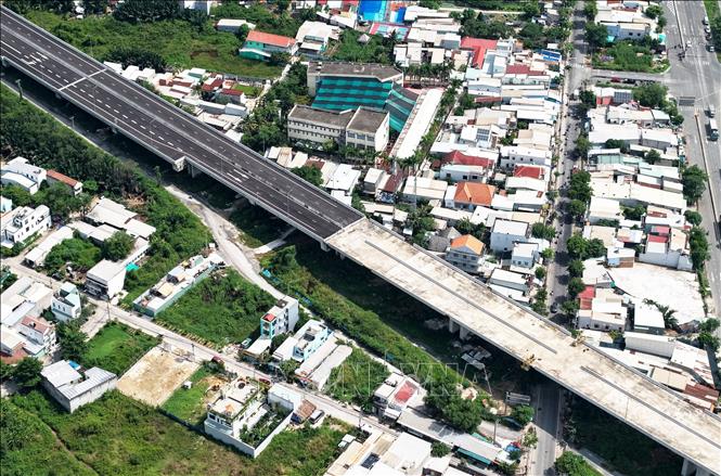 Đoạn nối đường dẫn cầu Bình Khánh với cao tốc Bến Lức - Long Thành địa bàn xã Hiệp Phước, Thành phố Hồ Chí Minh. Ảnh: Hồng Đạt - TTXVN

